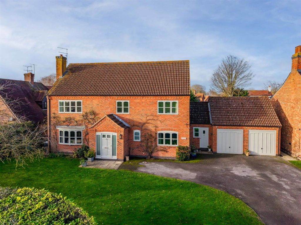 Property photo 1 of 34 Mill Lane House-07.Jpg