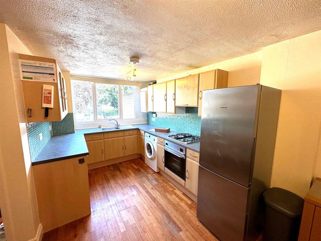 Property photo 2 of 12 14 Kit.Jpg