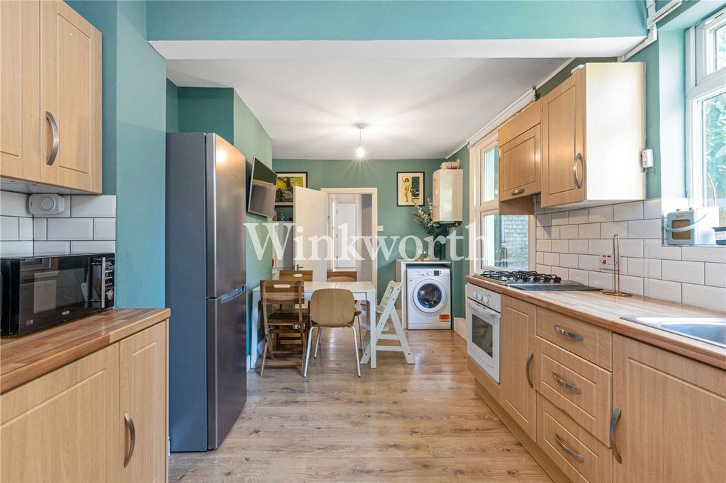 Property photo 3 of 11 Picture No. 19