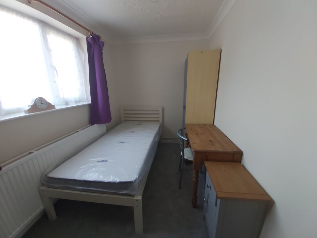 Property photo 3 of 6 Bed 3