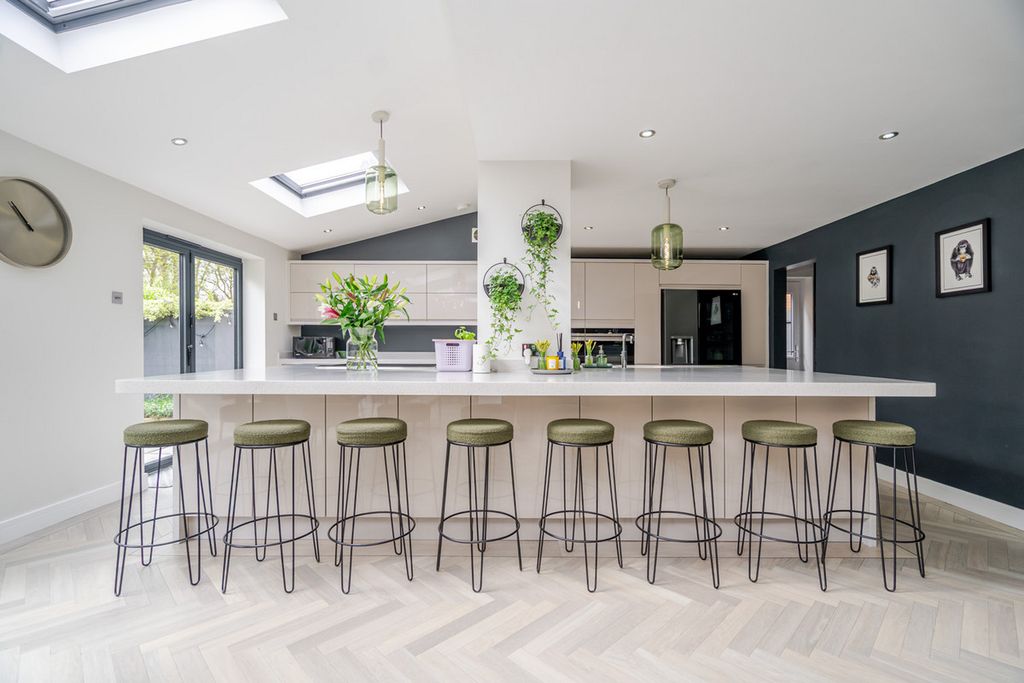 Property photo 3 of 48