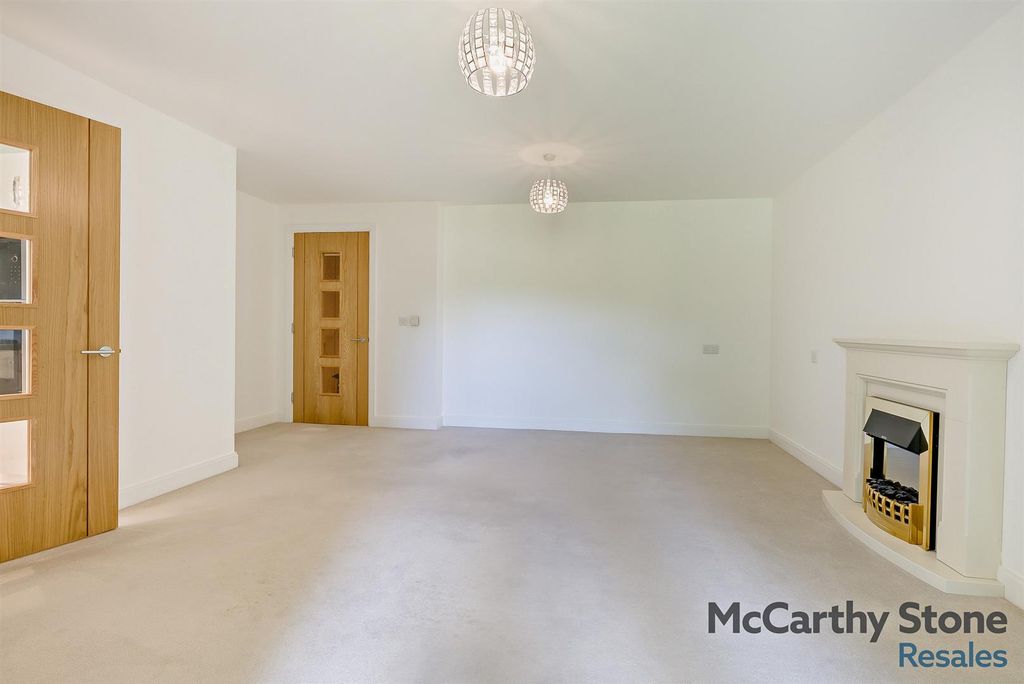 Property photo 2 of 20 8653292-Interior13-800.Jpg