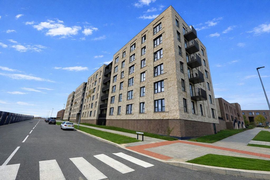 Property photo 2 of 26