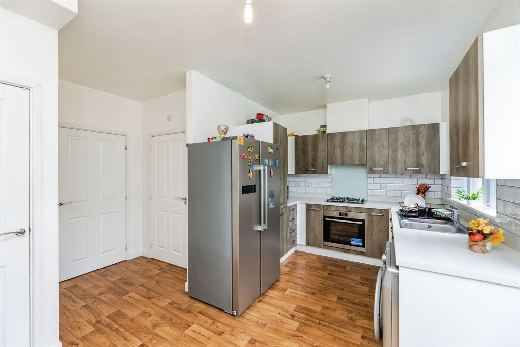 Property photo 3 of 11