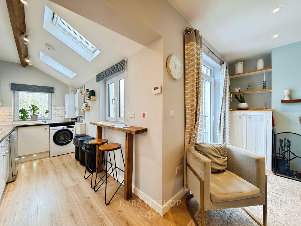 Property photo 3 of 27