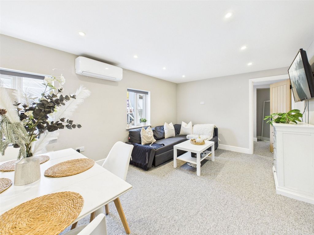 Property photo 1 of 12 Picture No. 16