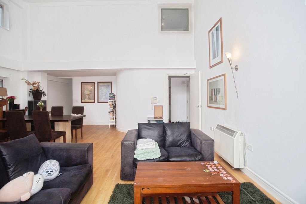 Property photo 2 of 16 Pbox-Img.Jpg