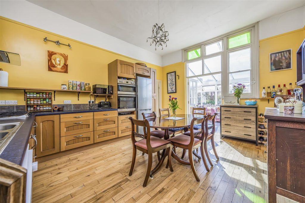 Property photo 3 of 29 18 Cawley Road, Chichester-Porticomarketing-Nexa-1