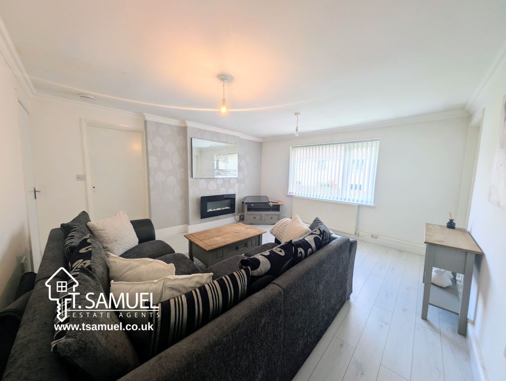 Property photo 3 of 16 Living Room