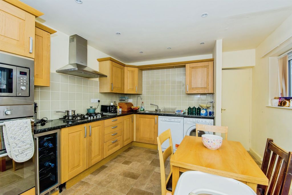 Property photo 2 of 32