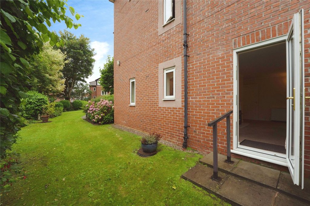 Property photo 1 of 14 Patio Door