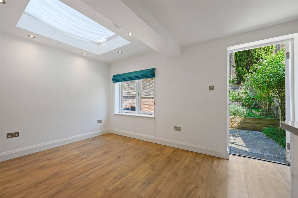 Property photo 1 of 12 Picture No. 23