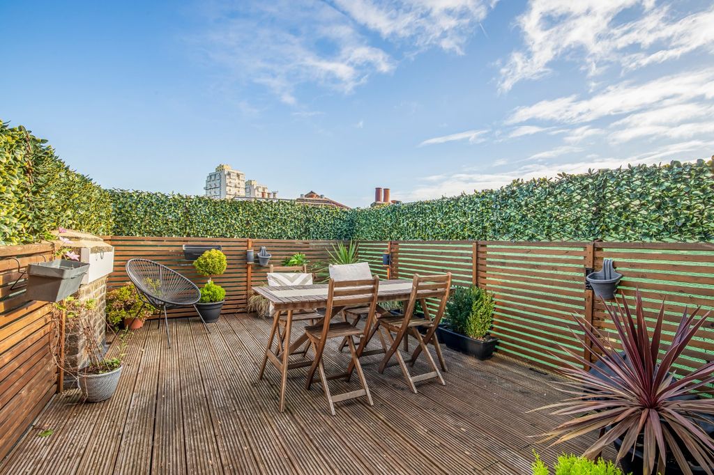 Property photo 3 of 15 Picture No. 01