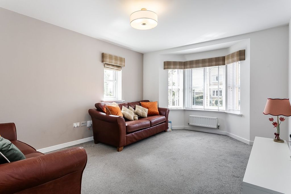 Property photo 2 of 35