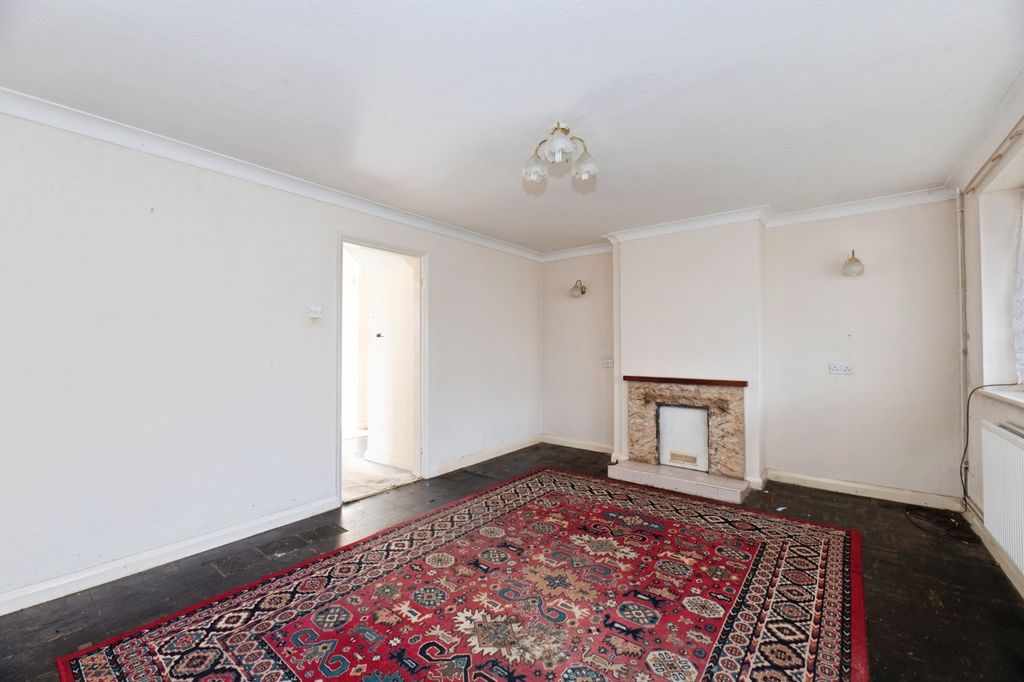 Property photo 3 of 10 Living Room