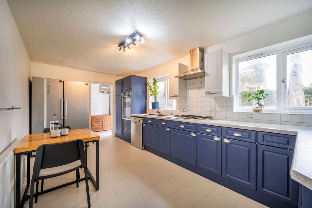 Property photo 2 of 16 Kitchen Breakfast Room