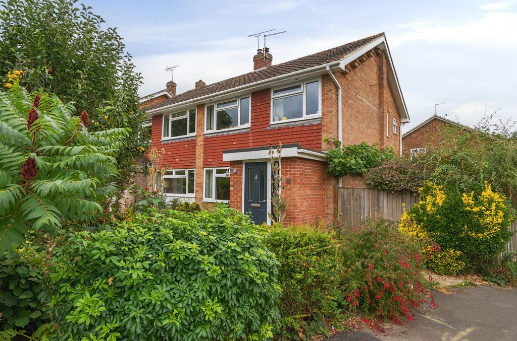 Property photo 1 of 13 1336028-29-68A5d4...