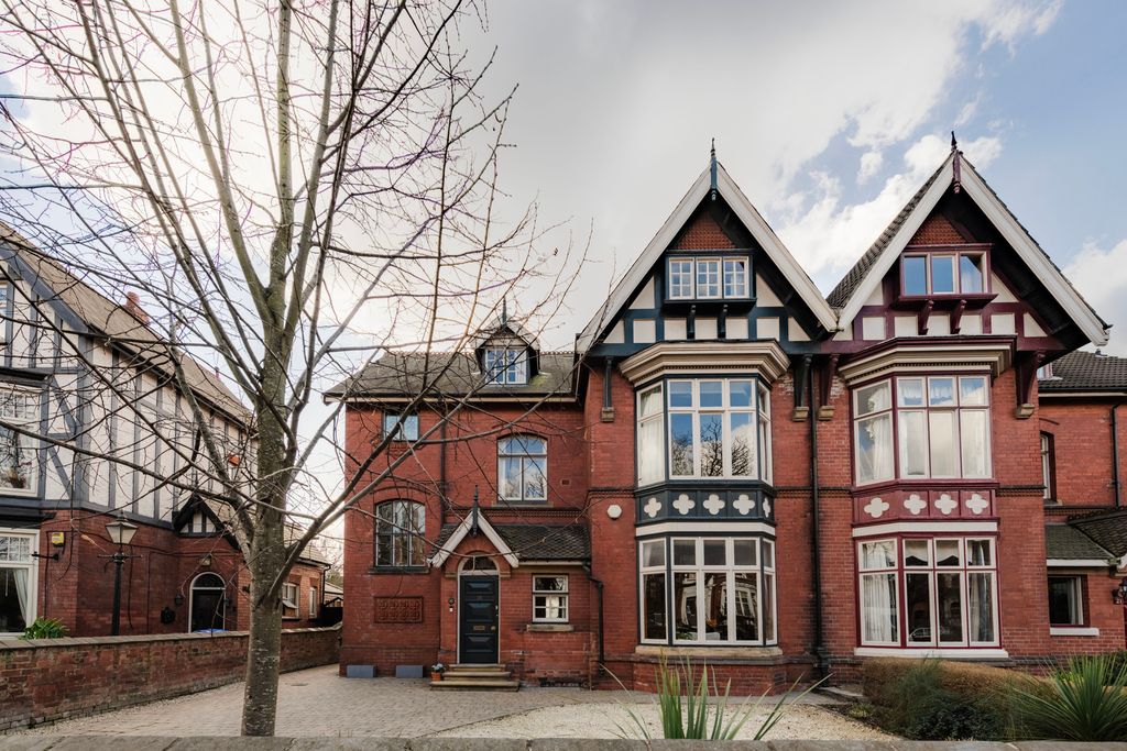 Property photo 1 of 33 331473 - 22 Avenue Road 58.Jpg