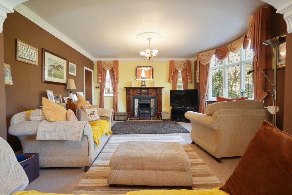 Property photo 2 of 24 Ewemove Estate Agent Scunthorpe Living Room