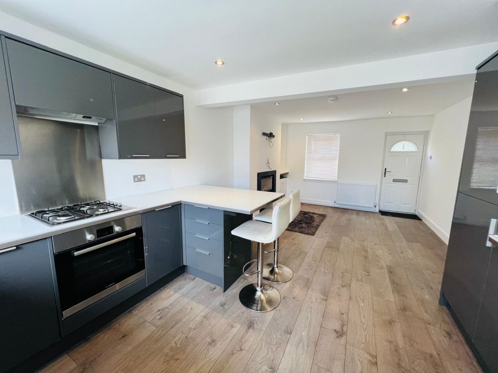 Property photo 2 of 8 5ee17Eac-3446-43Bd-9d36-c684Ab194703
