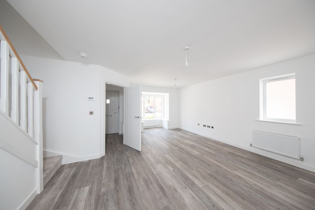 Property photo 3 of 13 Spacious Lounge