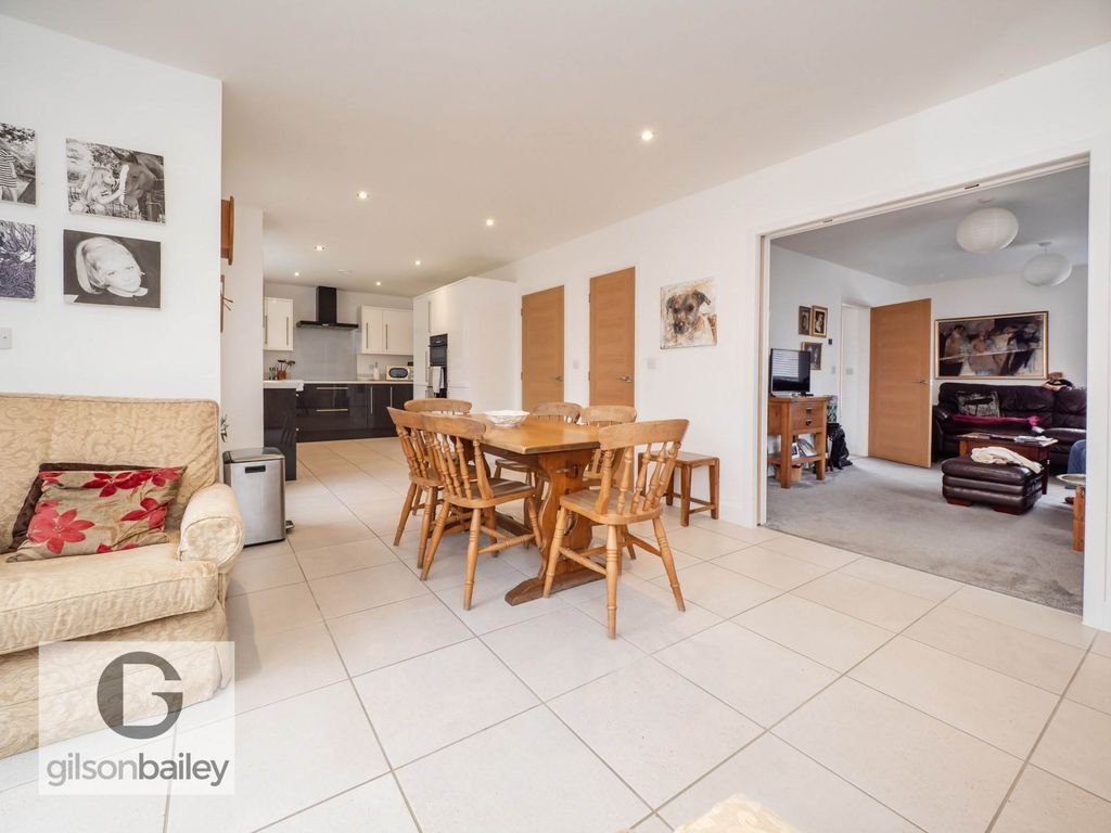 Property photo 2 of 26