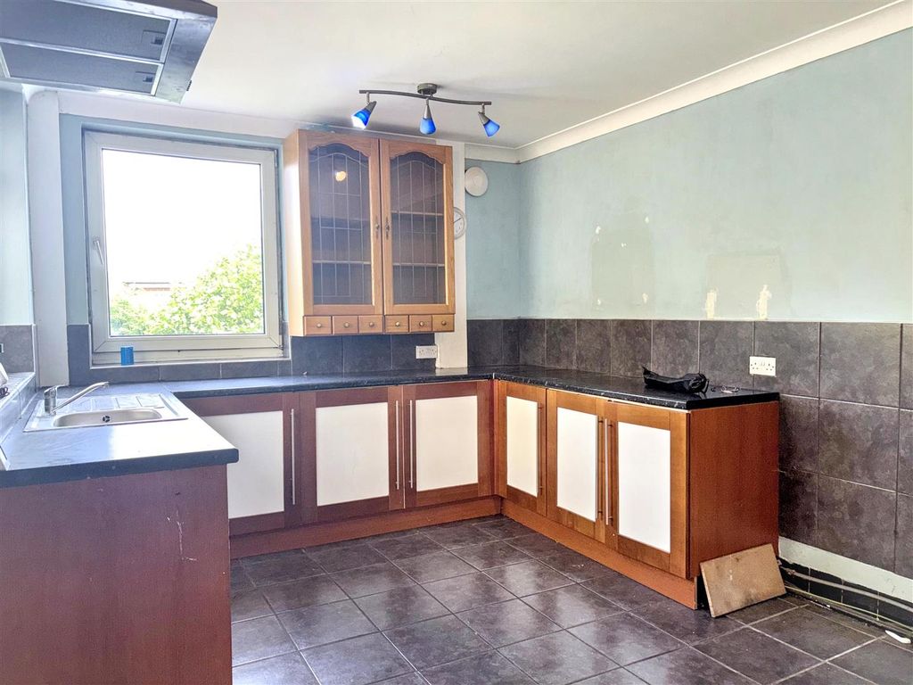 Property photo 3 of 15 20260627131159_20260627-Interior-7-Prf13Xw0Qt4Mctk