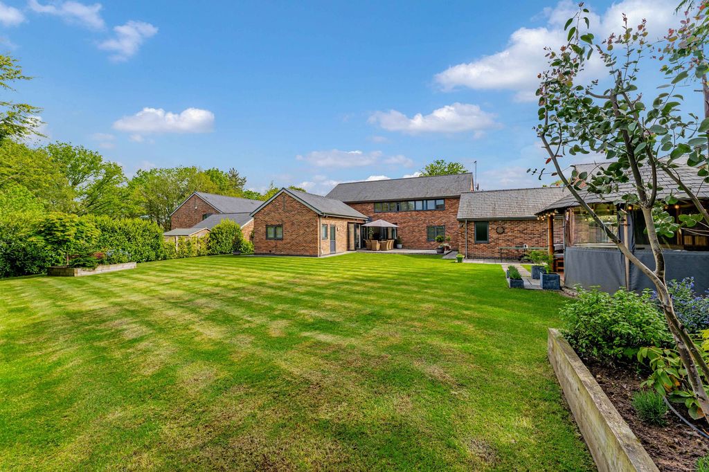 Property photo 1 of 54