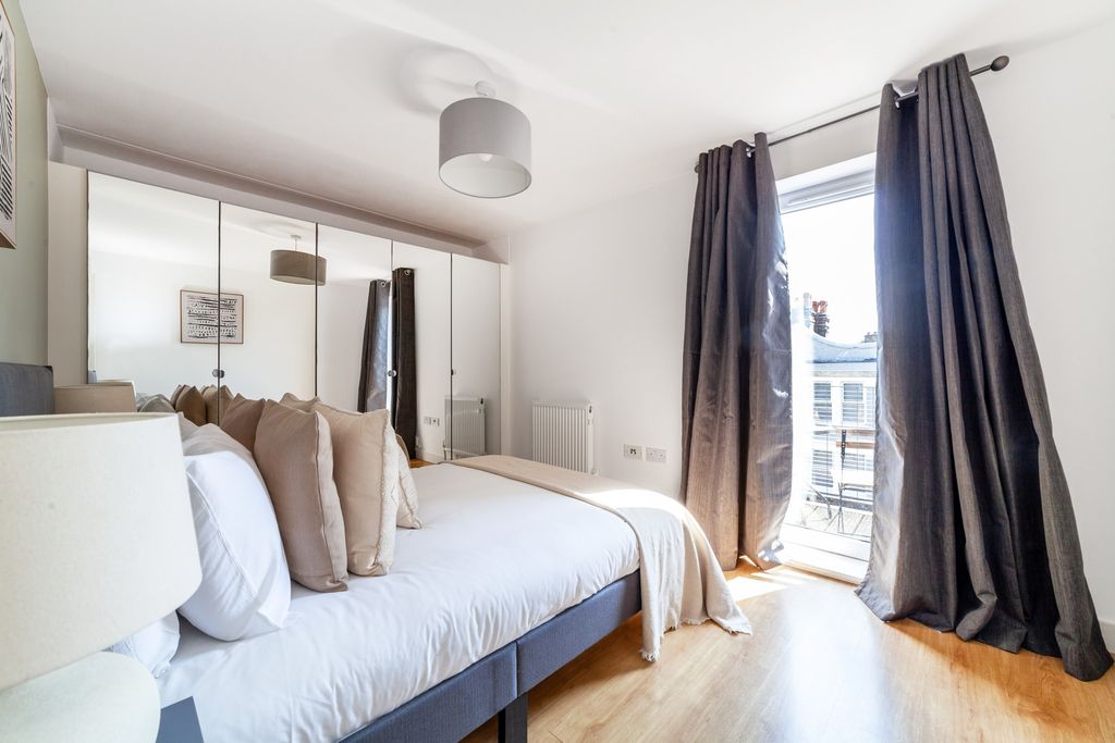 Property photo 3 of 25 Bedroom