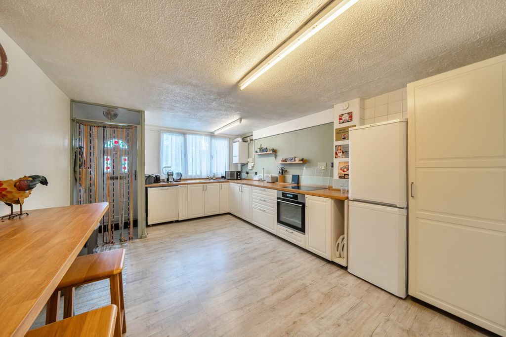 Property photo 2 of 20 1476607-7-6A2998F...