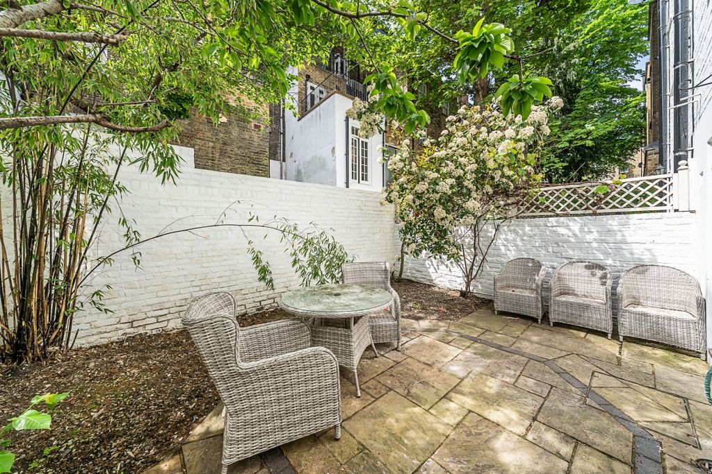 Property photo 3 of 16 Flat-2-100-Belgra...