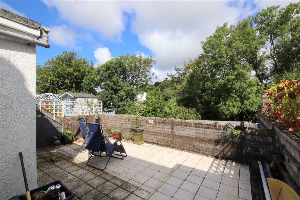 Property photo 2 of 6 Garden.Jpg