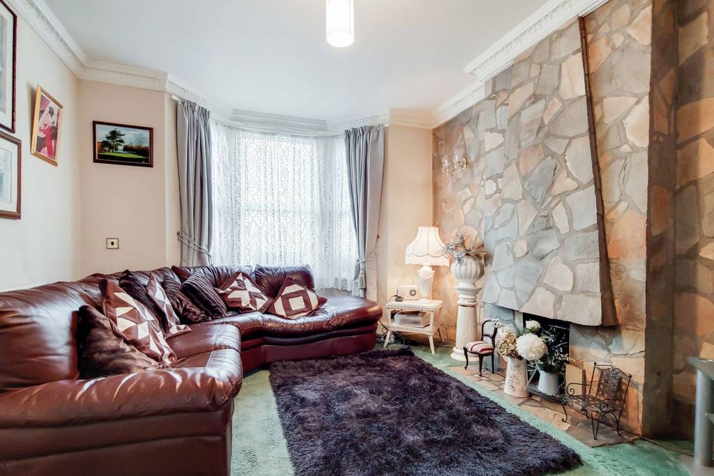 Property photo 2 of 22