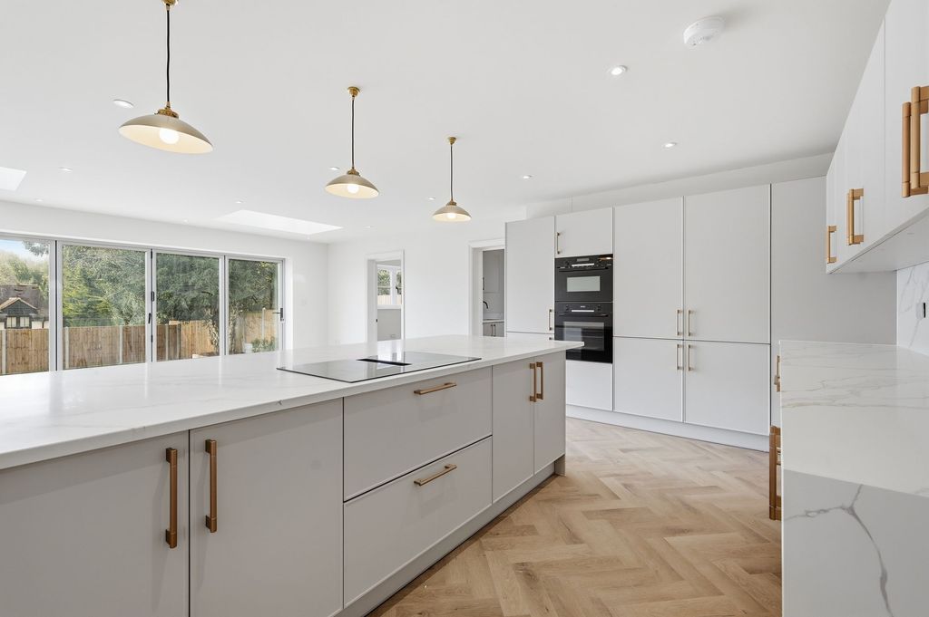 Property photo 2 of 27