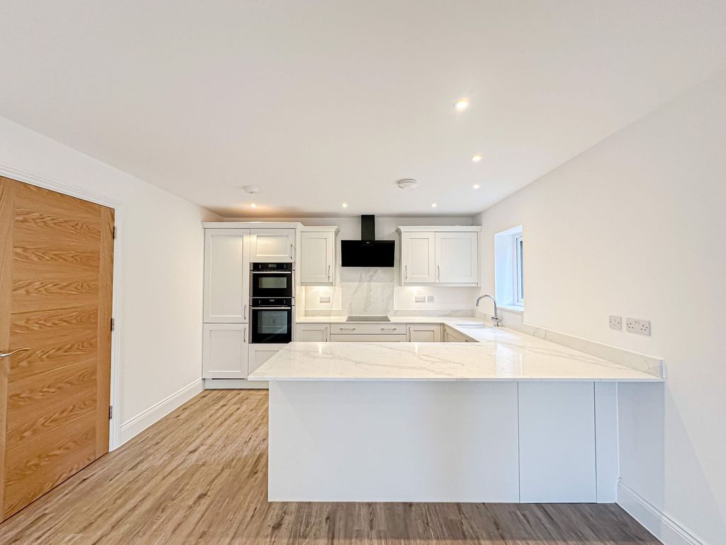 Property photo 2 of 20 Photo 6