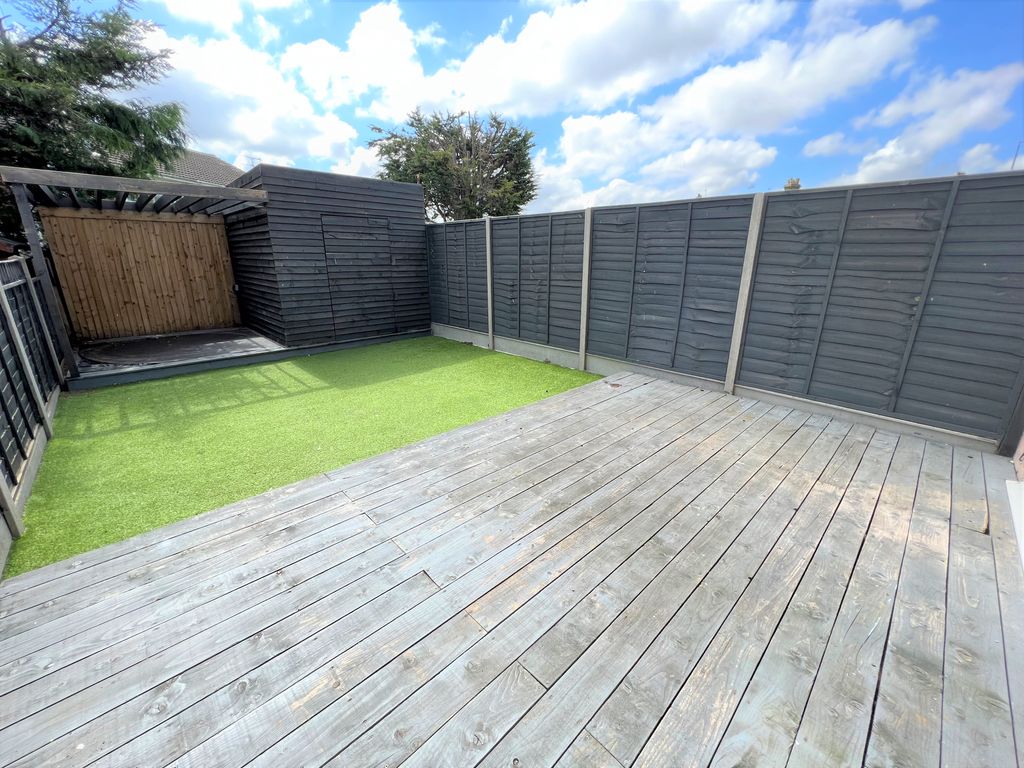 Property photo 2 of 10 Garden