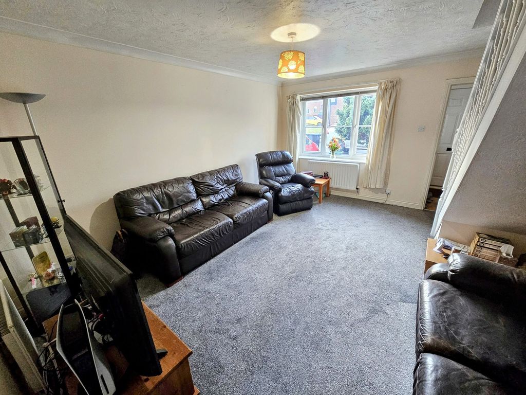 Property photo 2 of 8 Lounge