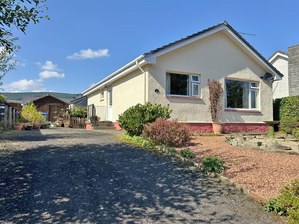 Property photo 1 of 30 12 Murray Crescent