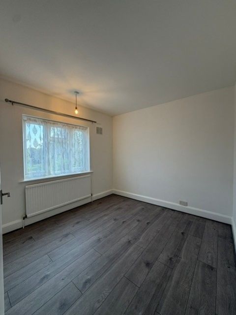 Property photo 1 of 7 Elthorne 1