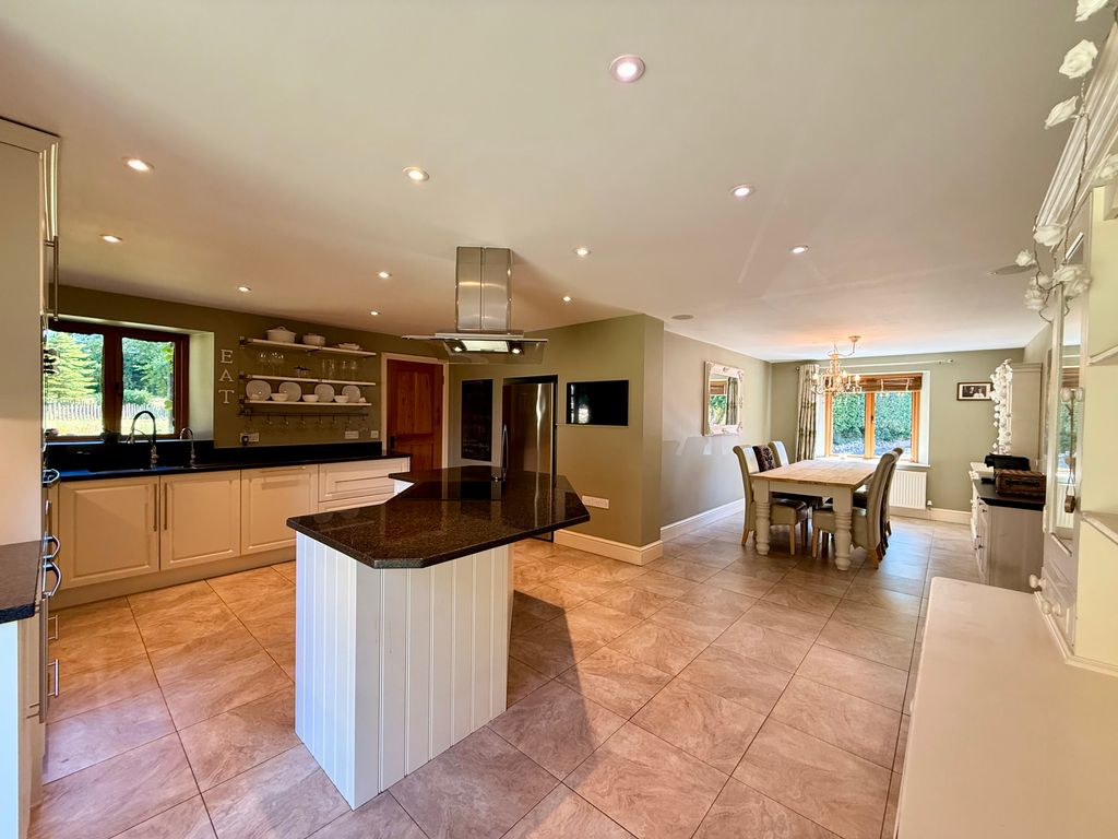 Property photo 2 of 21 Kitchen