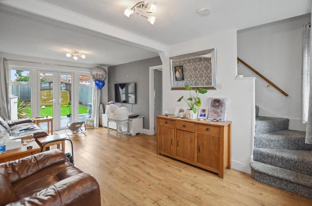 Property photo 3 of 11 Lounge/Diner