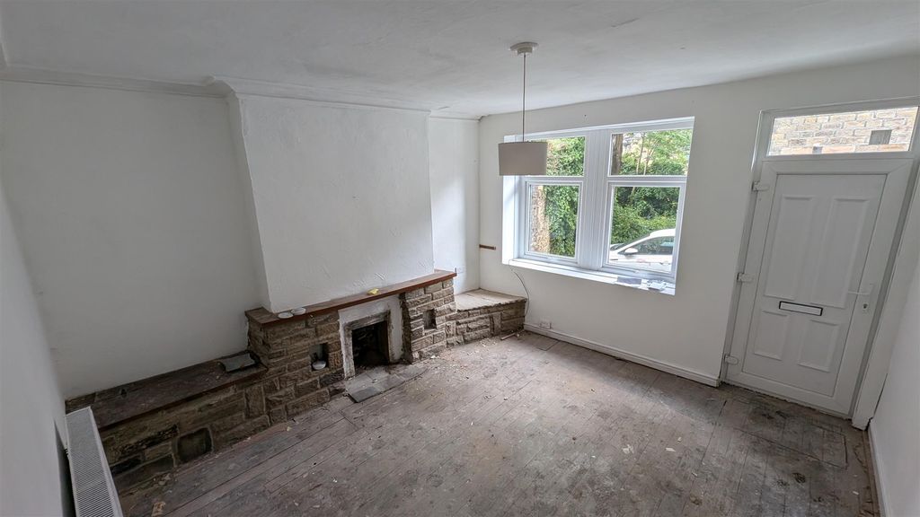 Property photo 2 of 16 Living Room