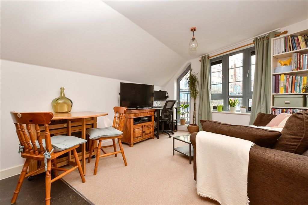 Property photo 3 of 10 Kitchen / Lounge / Diner