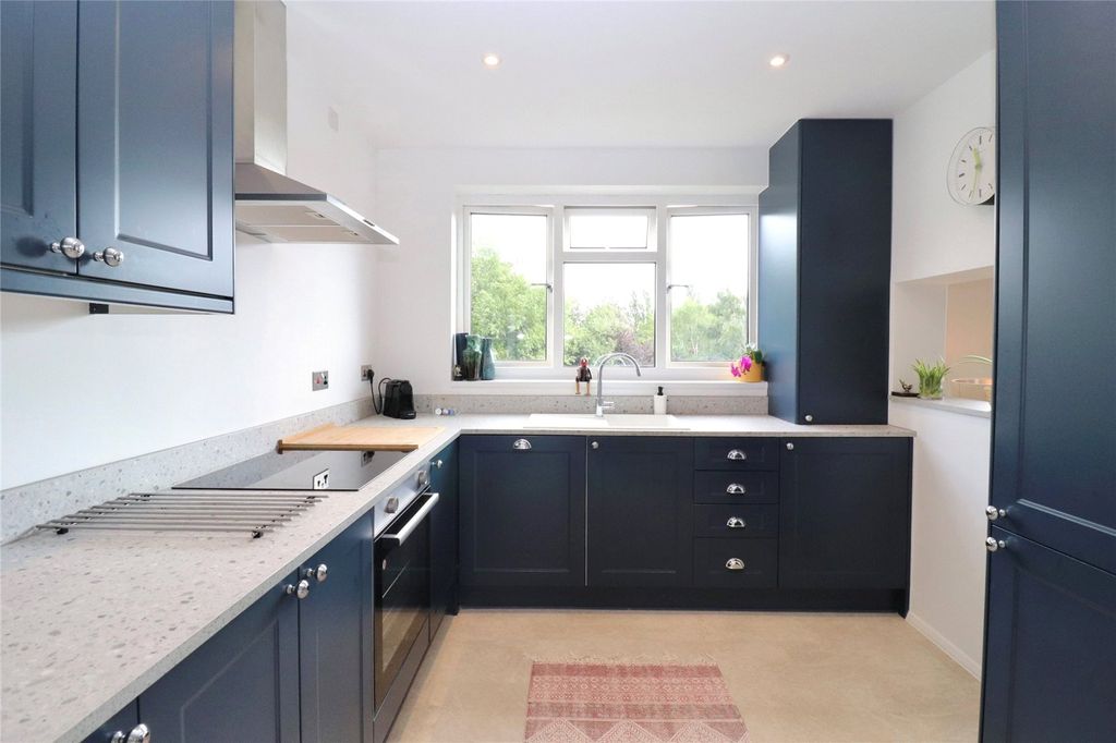 Property photo 2 of 20 Refitted Kitchen