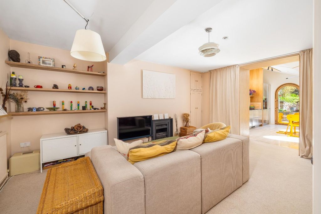 Property photo 3 of 32 Char9780.Jpg