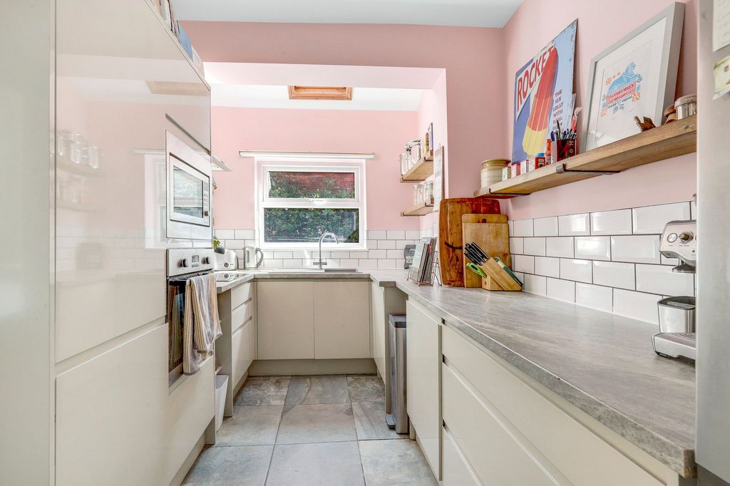 Property photo 2 of 25