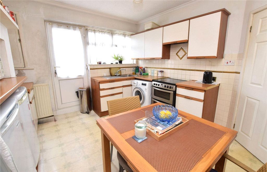 Property photo 2 of 8 Kitchen