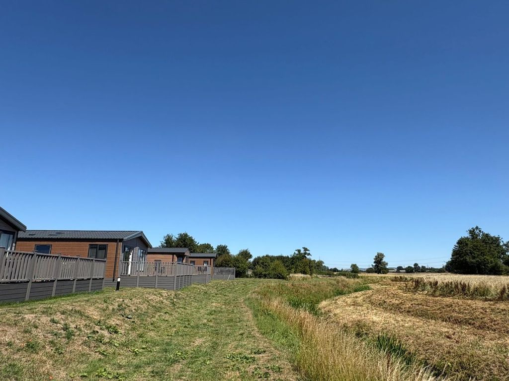 Property photo 3 of 19 Image00003