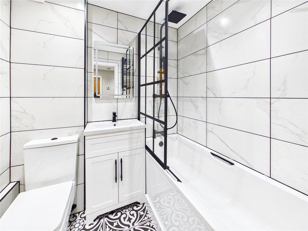 Property photo 2 of 10 Bathroom