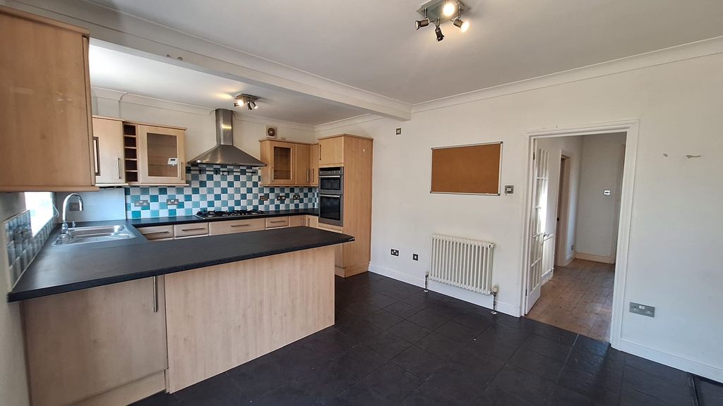 Property photo 3 of 10 Kitchen/Diner
